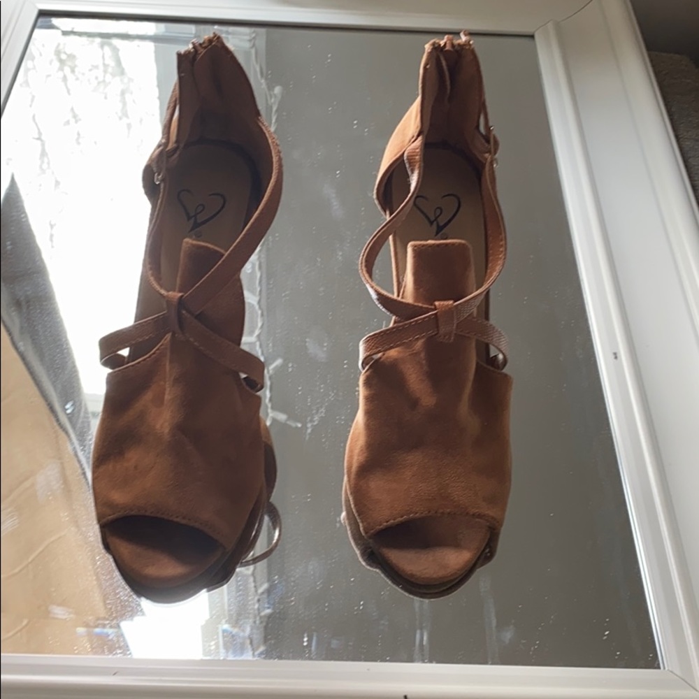 Heels - Picture 2 of 2